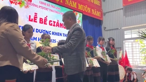 Góc nhìn trưa nay: Nhà trường trao thưởng sâm Ngọc Linh giống cho học sinh giỏi, xuất sắc