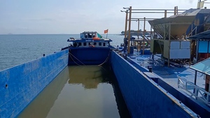 Chở 23.000m³ nước ngọt ra đảo Hải Tặc 'giải nhiệt' cho người dân và du khách