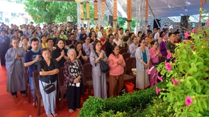 Lễ tưởng niệm và cầu siêu liệt sĩ tại công viên Lê Thị Riêng, TP.HCM