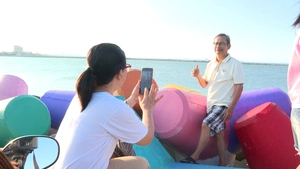 Bờ kè Xóm Rớ 'thay áo mới' thành điểm check-in hút khách