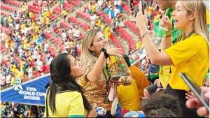 Video cổ động viên Brazil vỡ òa ăn mừng chiến thắng trên sân NRG ở Houston 