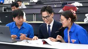 Đưa tinh thần Văn kiện Đại hội XIV vào giảng dạy lý luận chính trị tại TP.HCM