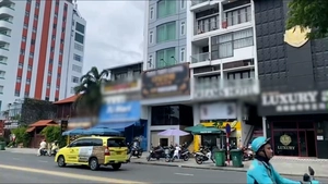 Khách Việt lúng túng vì nhiều biển hiệu ở Đà Nẵng chỉ ghi tiếng nước ngoài 