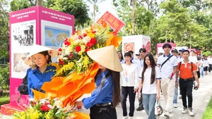 Kiều bào trẻ và hành trình về thăm quê Bác