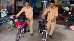 Phát hiện 8 xe 'độ' cùng nhiều phụ tùng không rõ nguồn gốc ở An Giang