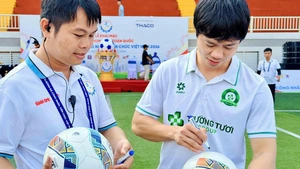 Công Phượng dự lễ khai mạc vòng chung kết Giải bóng đá công nhân, viên chức Việt Nam 2026
