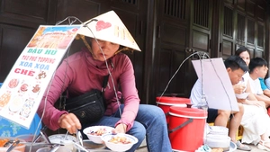 Video chị bán chè 'bắn' 5 thứ tiếng ở Hội An: Tự học ngoại ngữ để bán hàng và chỉ đường du khách