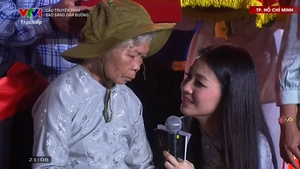 Video trao di vật liệt sĩ Huỳnh Văn Quên cho gia đình ở xã Vàm Cỏ, Tây Ninh