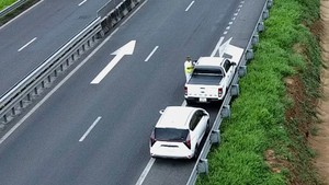 Cao tốc miền Tây do chưa có trạm dừng nghỉ: Nhiều tài xế dừng xe sai quy định