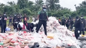 Cảnh sát Liberia tiêu hủy hơn 4 tấn cocaine trị giá 336 triệu USD 