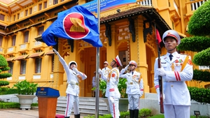 Video lễ thượng cờ ASEAN, kỷ niệm 31 năm Việt Nam gia nhập hiệp hội