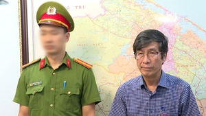 Video bắt tạm giam giám đốc ban quản lý dự án ở Huế vì sai phạm trong dự án xử lý rác