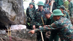 Người cựu binh từng được truy điệu sống khóc ngất khi trở lại Vị Xuyên tìm đồng đội