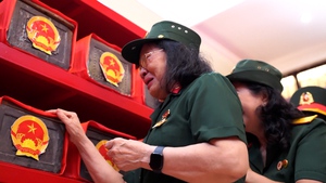 Video cựu chiến binh Trường Sơn nghẹn ngào tại công viên Lê Thị Riêng