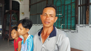 Hai con trai của người đàn ông trôi 4 ngày trên biển mong cha sớm trở về
