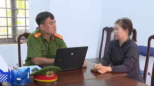 Mời làm việc người phụ nữ trông giữ xe chửi bới khách đi lễ hội sầu riêng