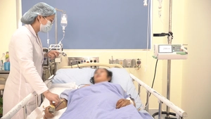 Từ vụ nữ bệnh nhân sốc nhiệt, bất tỉnh ở Đà Nẵng: Bác sĩ lưu ý người làm việc dưới nắng nóng