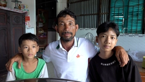 Ngư dân trôi 4 ngày trên biển đoàn viên với hai con 