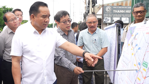 Video Chủ tịch UBND TP.HCM Nguyễn Văn Được khảo sát dự án mở rộng quốc lộ 1, sẽ khởi công dịp 2-9