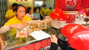 Bánh trung thu tăng giá, sức mua chưa đạt kỳ vọng