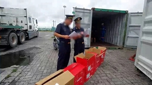 Phát hiện 16.000 hộp dầu nhớt giả nhãn hiệu MOTUL nhập về cảng Cát Lái