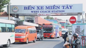 Góc nhìn trưa nay: Vé xe khách đi lại dịp lễ 2-9 tăng tối đa 40%