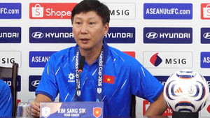 Video HLV Kim Sang Sik tiết lộ lý do tắt điện thoại trước trận chung kết lượt về ASEAN Cup 2026
