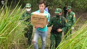 Video bắt tài xế ô tô công nghệ chở gần 20kg ma túy ở khu vực biên giới
