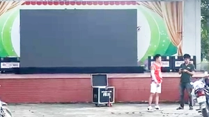 Video quê nhà lắp màn hình LED 20m2 ủng hộ Đình Bắc và tuyển Việt Nam đấu Thái Lan