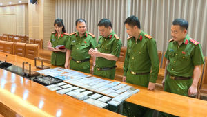 Thủ tướng gửi thư khen vụ phá đường dây buôn lậu kim cương 2.000 tỉ đồng