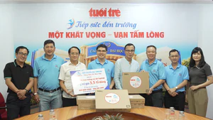 Công ty cổ phần Tập đoàn Vinacam trao 3,5 tỉ đồng cho học bổng Tiếp sức đến trường