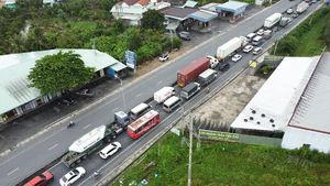 Flycam người dân miền Tây về quê nghỉ lễ, ùn ứ tại ngã tư Đồng Tâm 
