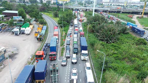 Video cao tốc TP.HCM - Long Thành kẹt xe hơn 10km sáng ngày đầu kỳ nghỉ lễ 2-9