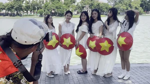 Người dân từ khắp nơi về Hà Nội đón Quốc khánh