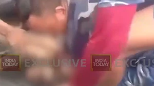 Video giải cứu bé gái 6 tuổi mắc kẹt nhiều ngày trong đống đổ nát do lũ quét ở Nepal