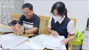 Cháu nội nhận lại kỷ vật đi B của ông sau hơn 60 năm