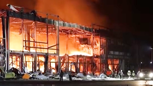 Video 28 tên lửa Nga đánh vào thủ đô Kiev gây cháy nổ nhiều nơi, 15 người thiệt mạng