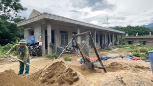 Nhà máy nước sạch Mường Lát gần hai năm chưa hoàn thành, người dân ngóng đợi nước sạch