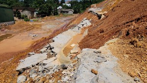Công trình chống sạt lở hơn 44 tỉ chưa bàn giao, đã... tự lở