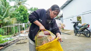 82 triệu đồng tiếp sức tân sinh viên buôn bắp chuối nuôi cha liệt