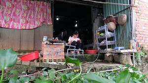 Nữ sinh Đồng Tháp mồ côi cha, hè làm công nhân xưởng may nay vào đại học