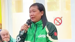 Video nữ tài xế Grab bật khóc: Tối chỉ ngủ 4 tiếng, gần tới ngày sanh vẫn phải chạy...