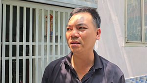 Hàng xóm kể lại lúc đập cửa sắt cứu người phụ nữ trong căn nhà cháy ở phường Chợ Lớn