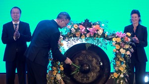 Nghi thức đánh cồng đón cột mốc chứng khoán Việt Nam nâng hạng