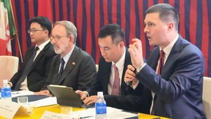 Bàn chuyện hợp tác kinh tế biển xanh ngay trên boong tàu Hải quân Ý thăm TP.HCM