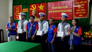 Đoàn đại biểu TP.HCM kết thúc chuyến thăm quân, dân biển đảo Tây Nam và nhà giàn DK1/10
