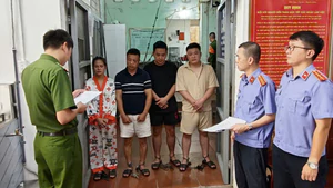 Tạm giữ 4 người trong vụ hành hung tài xế taxi ở Quảng Ninh