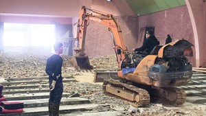 Cận cảnh tháo dỡ rạp Hòa Bình Đà Lạt để cho thuê đất kinh doanh