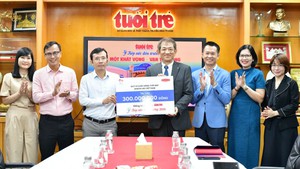 Công ty Bảo hiểm Daiichi Việt Nam trao 300 triệu đồng tiếp sức đến trường