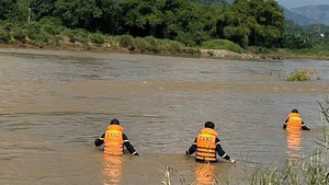 Nam thanh niên Hà Nội rơi xuống sông Mã khi qua cầu phao, thi thể được tìm thấy ở Lào